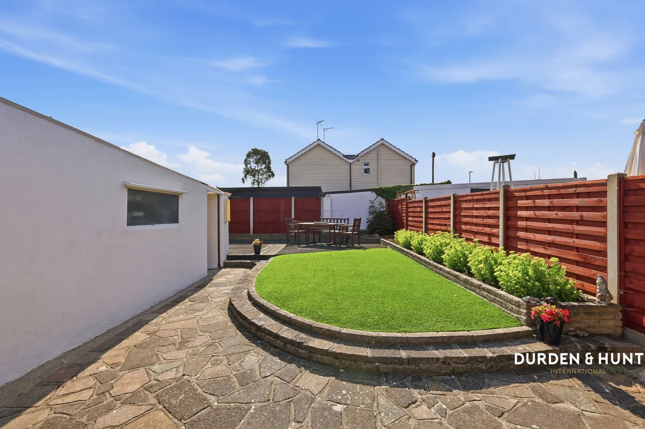 Exmouth Drive, Rayleigh, SS6, photo 23