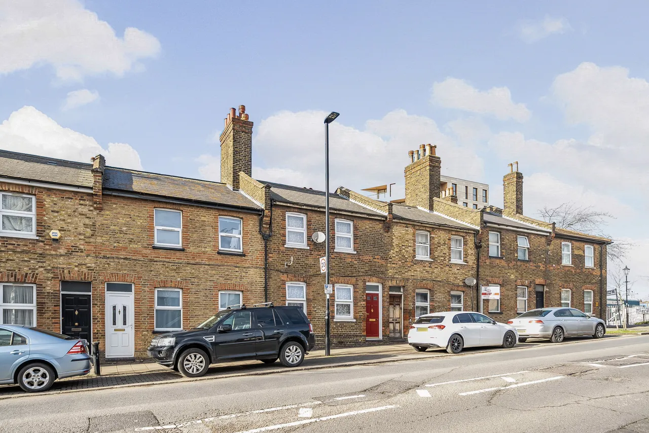 3 bed house for sale — 73 Old Oak Lane, London