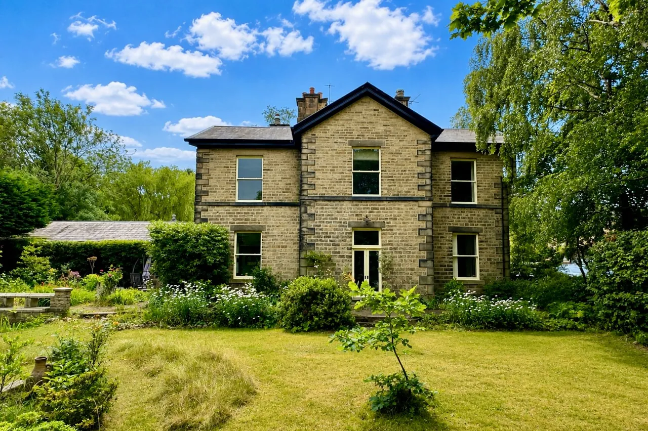 4 bed house for sale, Sunlaws Street, Glossop