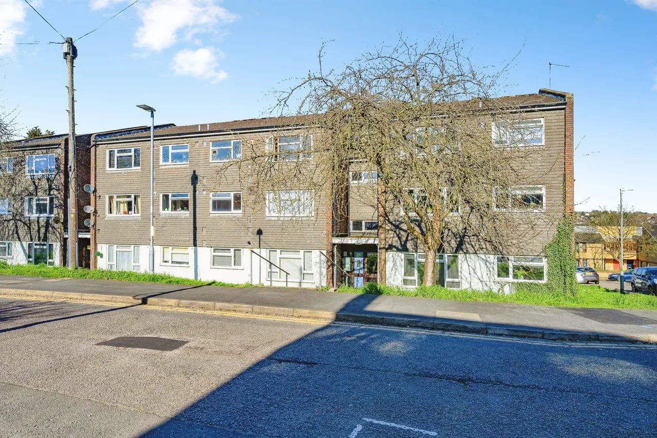 3 bed flat for sale — Kents Avenue, Hemel Hempstead