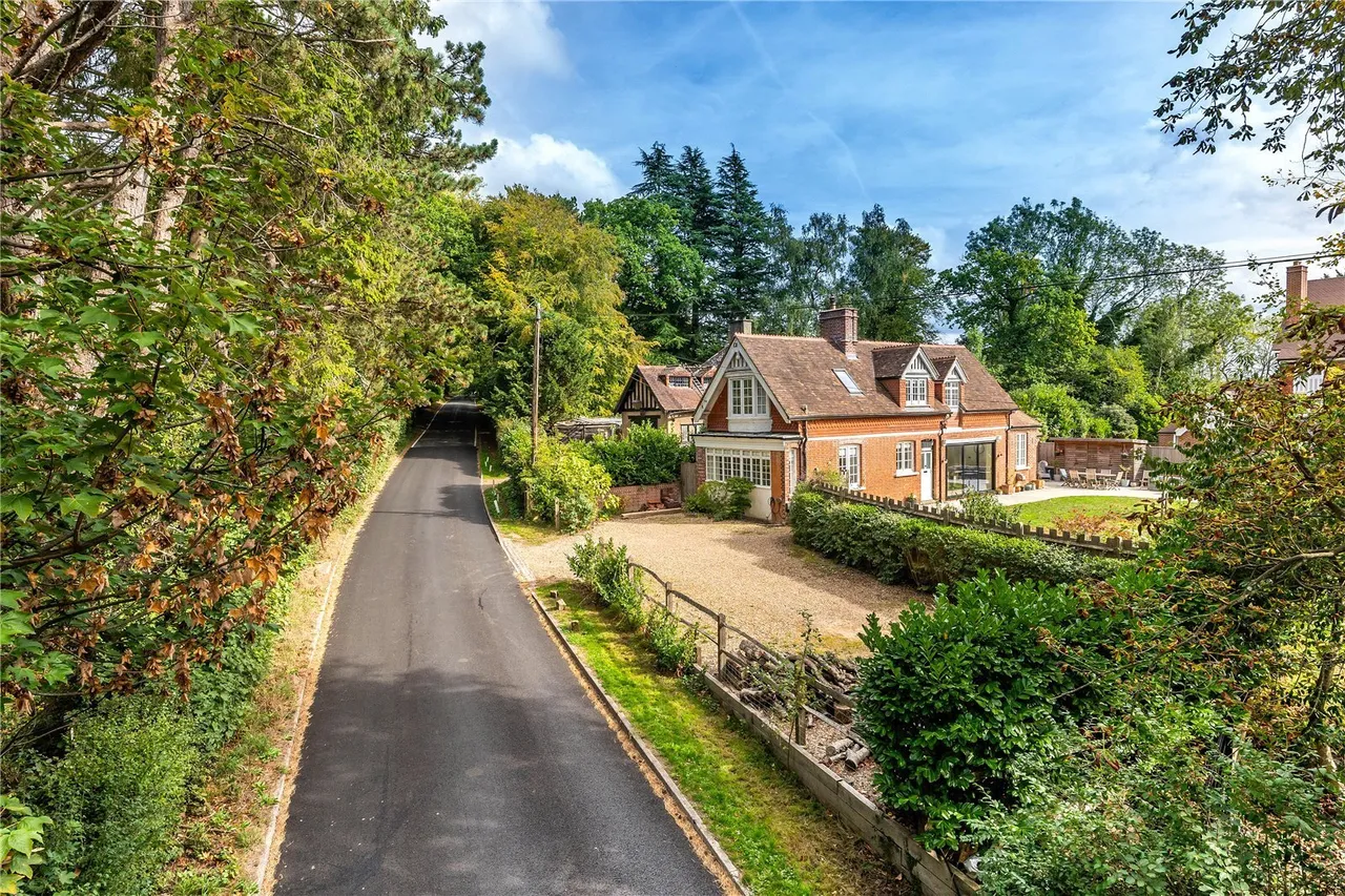 3 bed house for sale, The Ridge, Woldingham, CR3