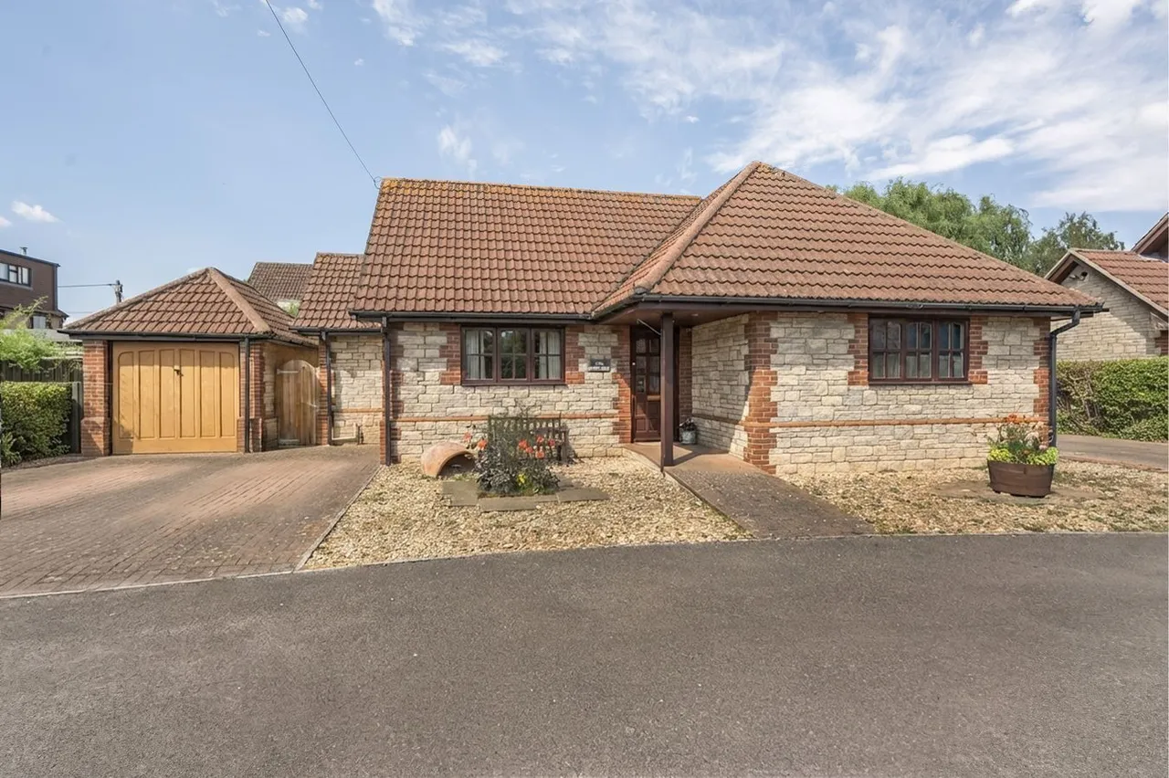 3 bed house for sale, Forest Walk, Chapmanslade, BA13