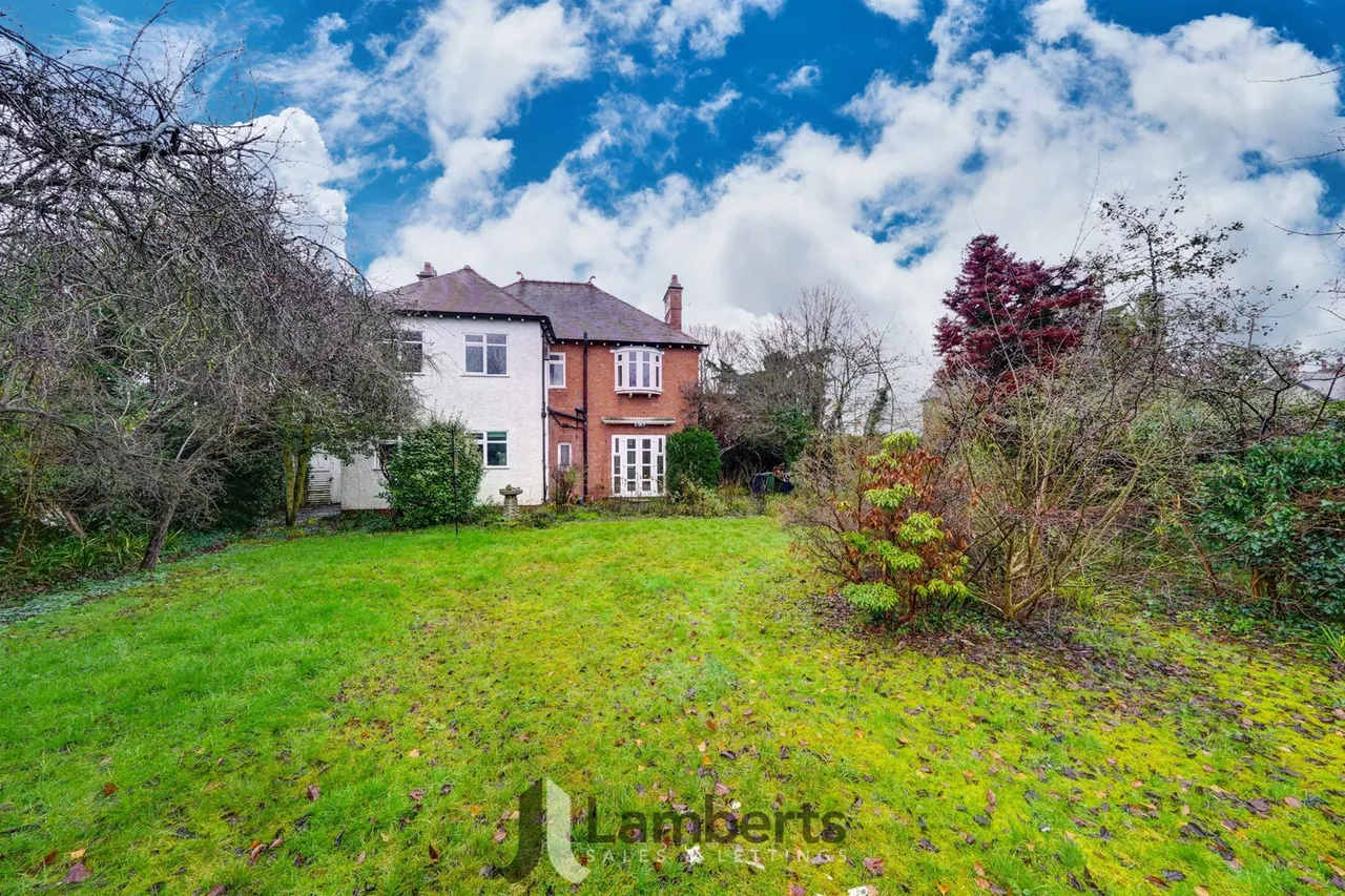 Highfield, 178 Alcester Road, Studley, photo 2