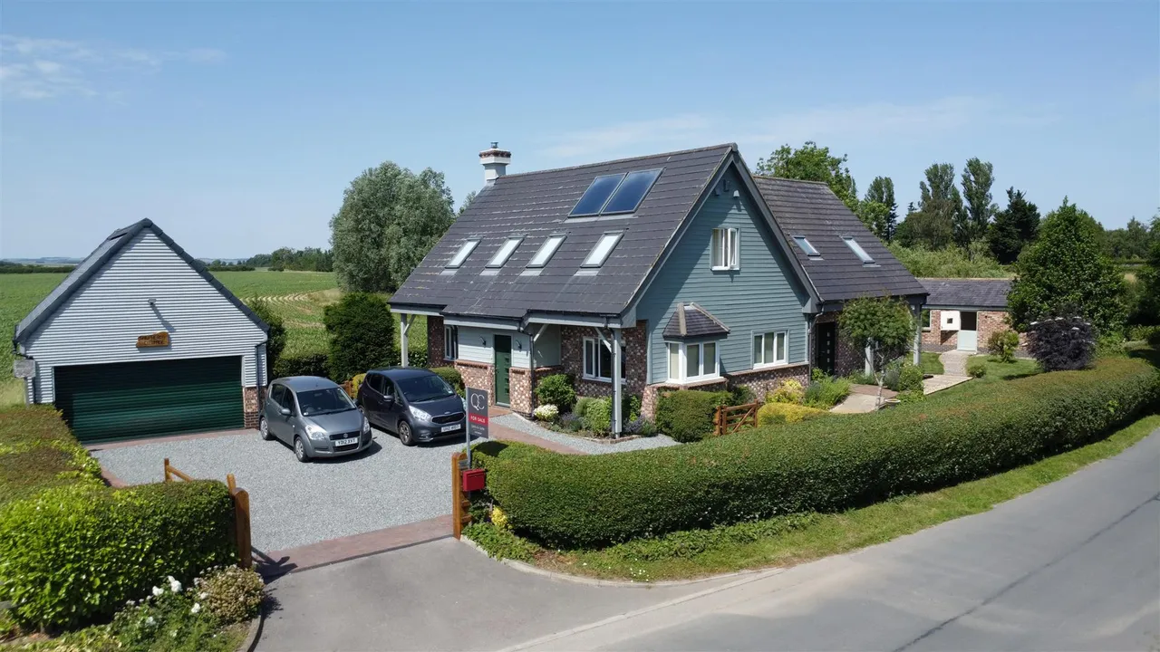4 bed house for sale — Church Lane, Little Driffield