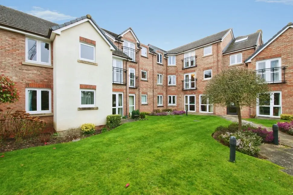 2 bed flat for sale — The Village, Wigginton, North Yorkshire, YO32