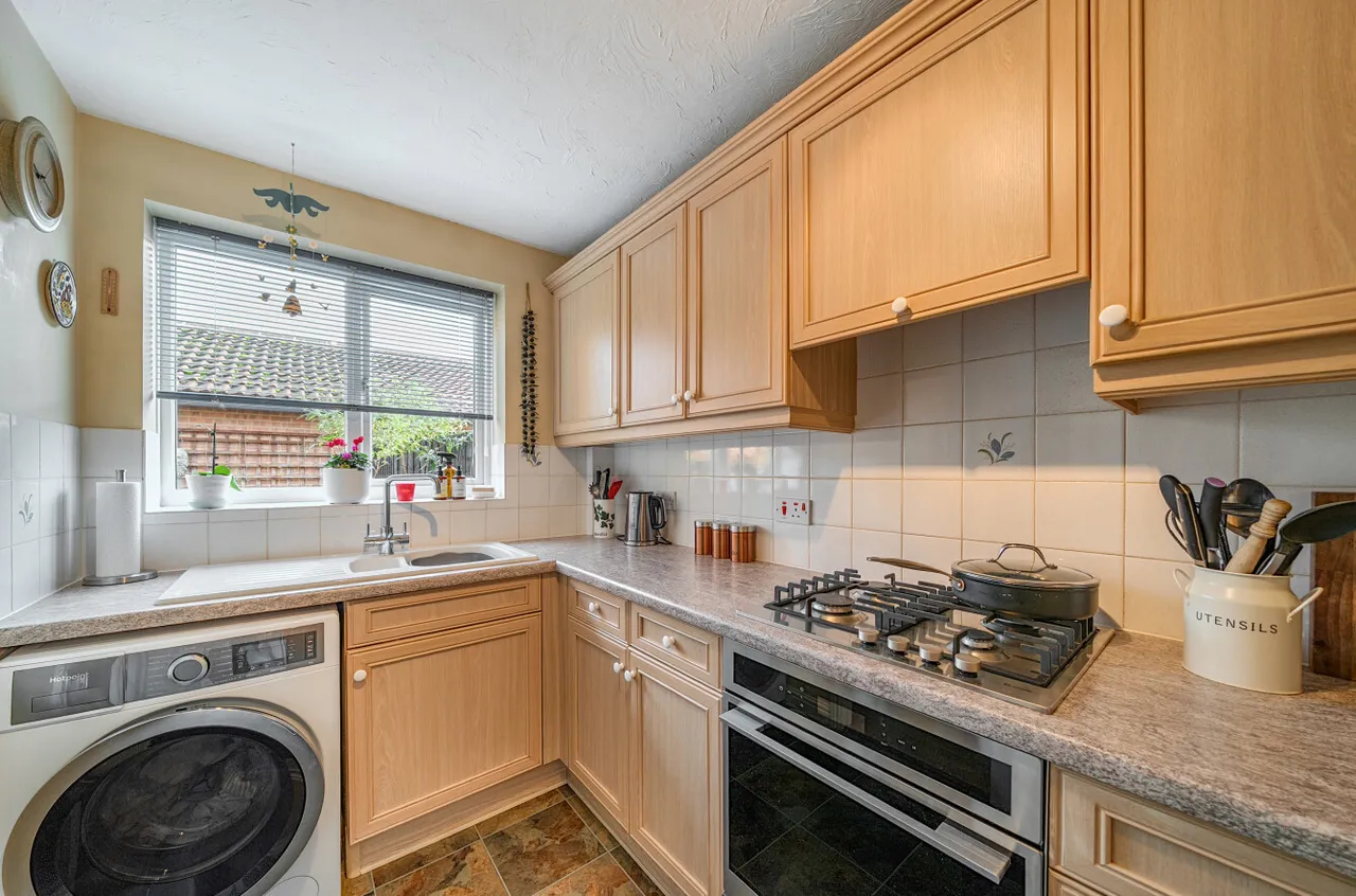 Gardenia Drive, West End, Woking, Surrey, GU24 9XG, photo 5
