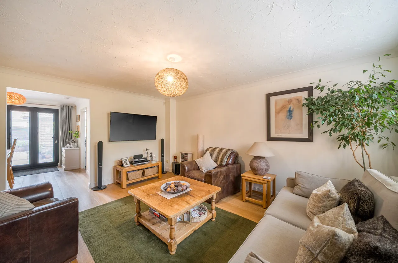 Gardenia Drive, West End, Woking, Surrey, GU24 9XG, photo 2