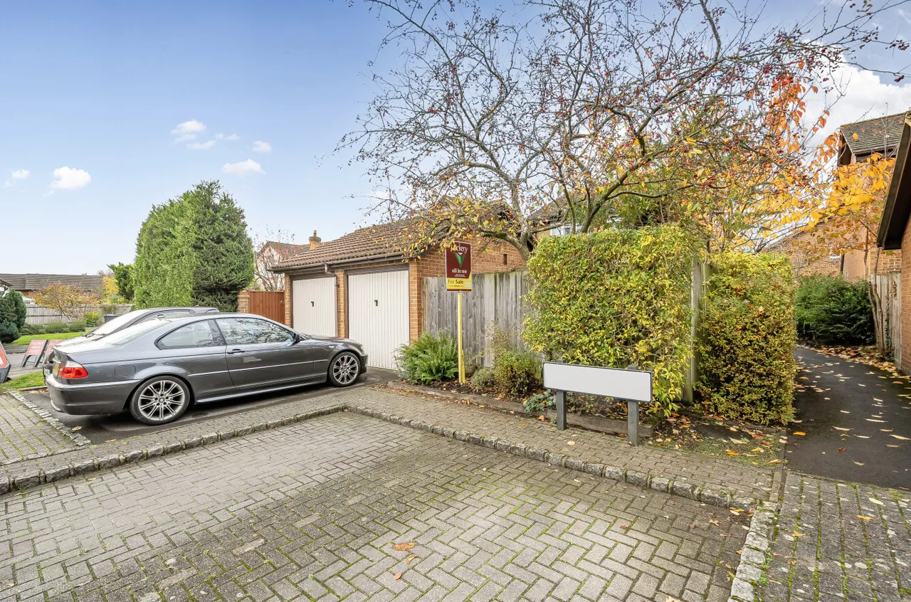 Gardenia Drive, West End, Woking, Surrey, GU24 9XG, photo 12