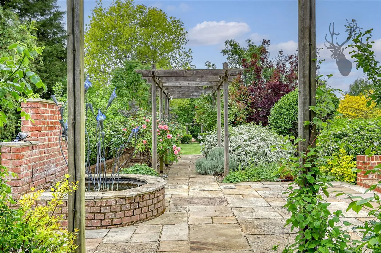 Epping New Road, Buckhurst Hill, IG9, photo 67