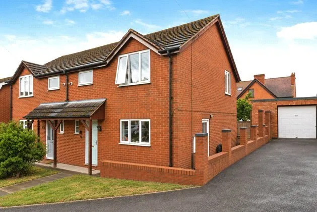 2 bed house for sale, Sandringham Close, Evesham, WR11