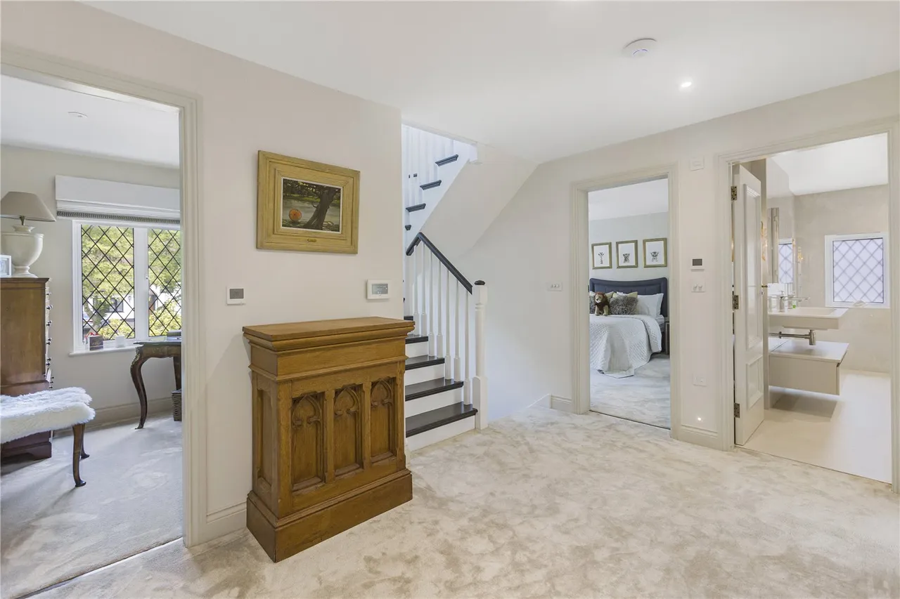 Parkgate Avenue, Hadley Wood, EN4 0NN, photo 18
