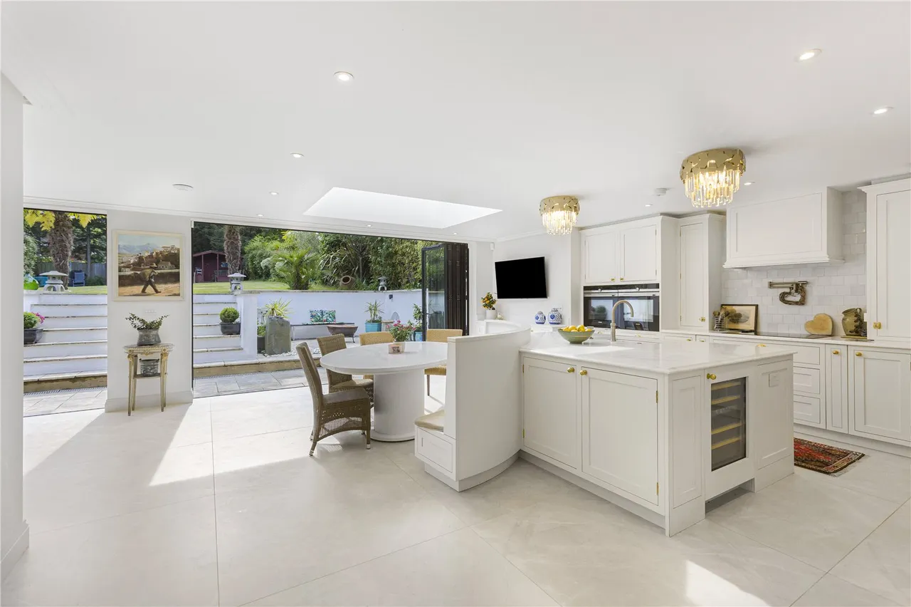 Parkgate Avenue, Hadley Wood, EN4 0NN, photo 5