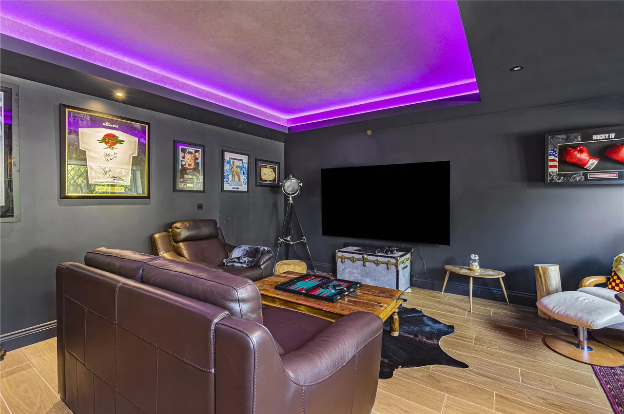 Parkgate Avenue, Hadley Wood, EN4 0NN, photo 12
