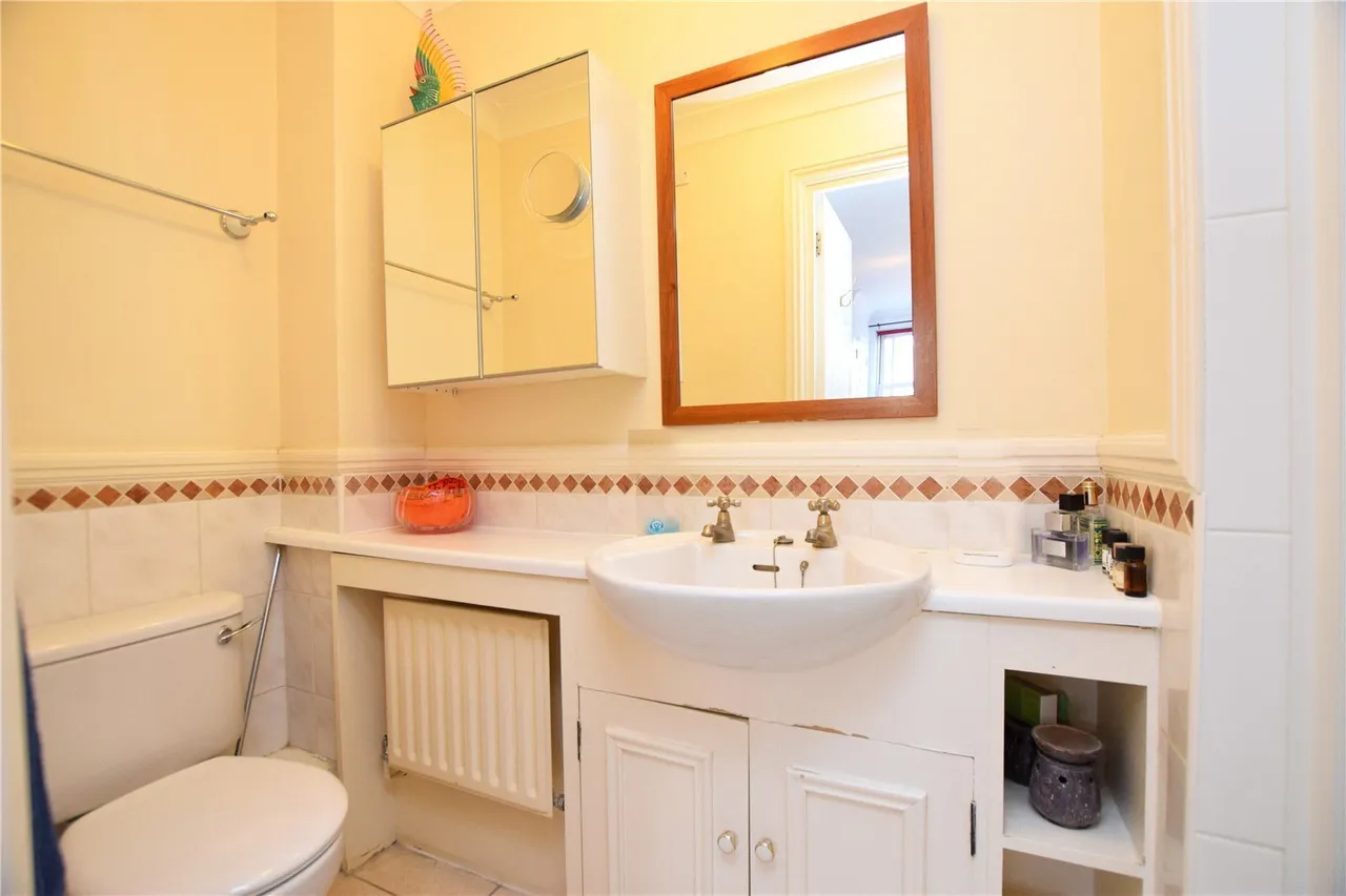 Deerhurst Crescent, Hampton Hill, TW12, photo 8