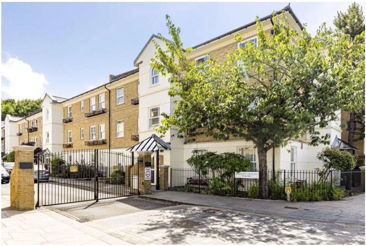 2 bed flat for sale, Deerhurst Crescent, Hampton Hill, TW12