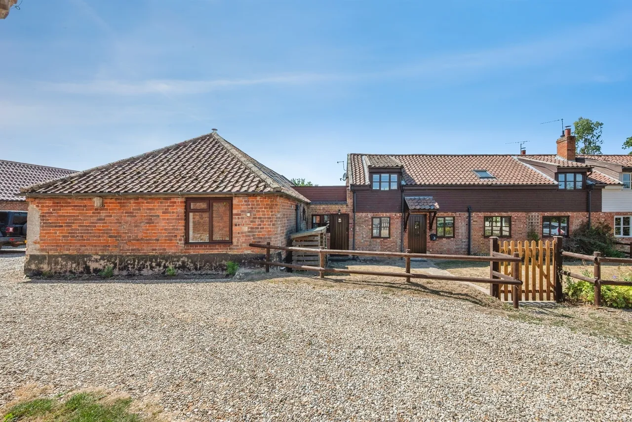 4 bed character property for sale — Wood Lane, Burgh, Norwich