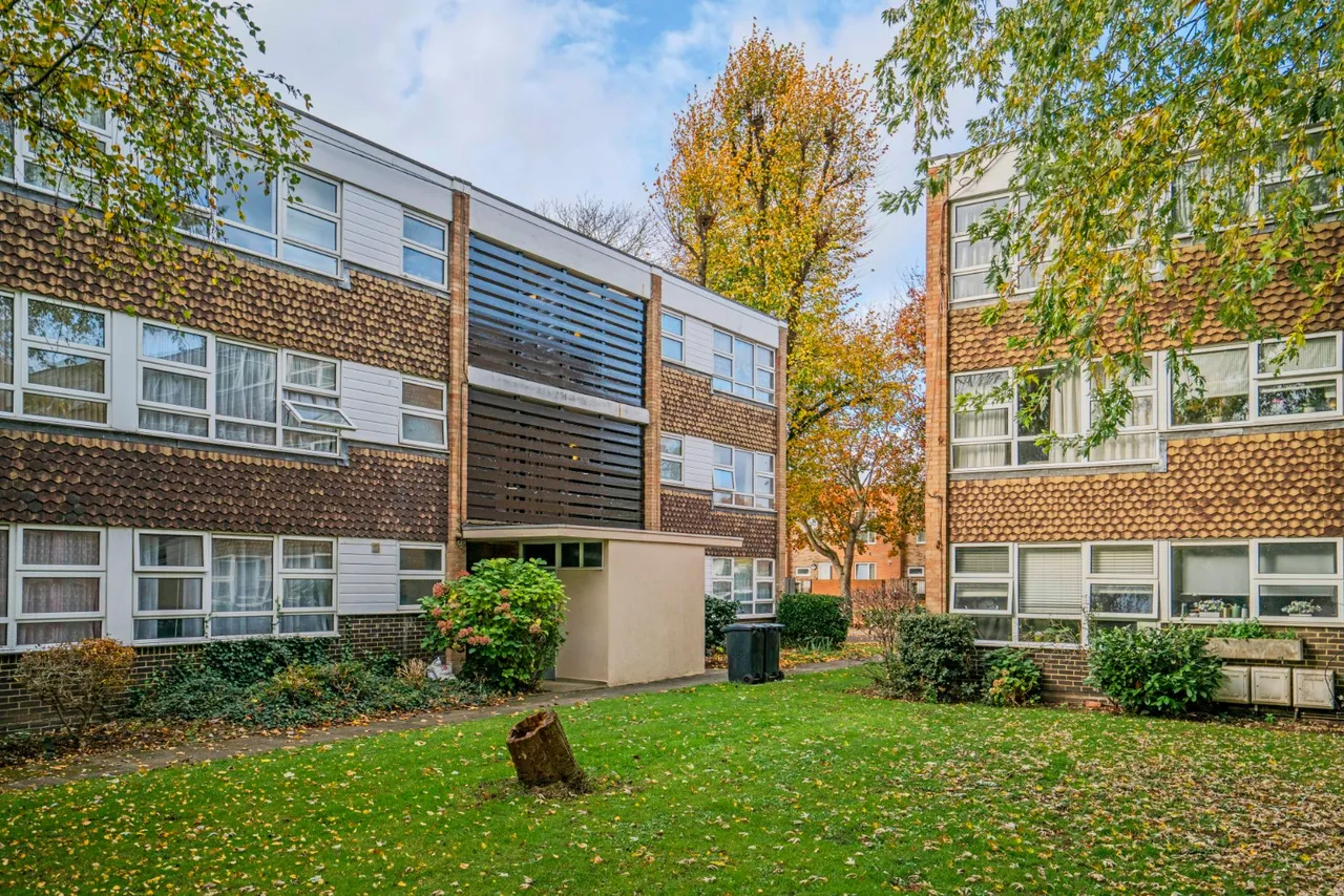 2 bed flat for sale, Bucklands Road, Teddington, TW11