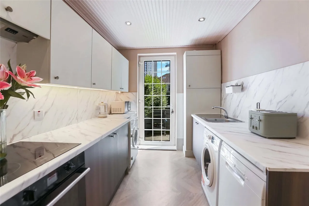 Anniesland Road, Knightswood, Glasgow, G14, photo 7