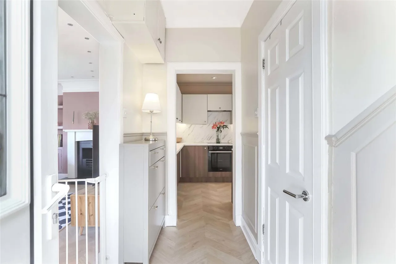 Anniesland Road, Knightswood, Glasgow, G14, photo 6
