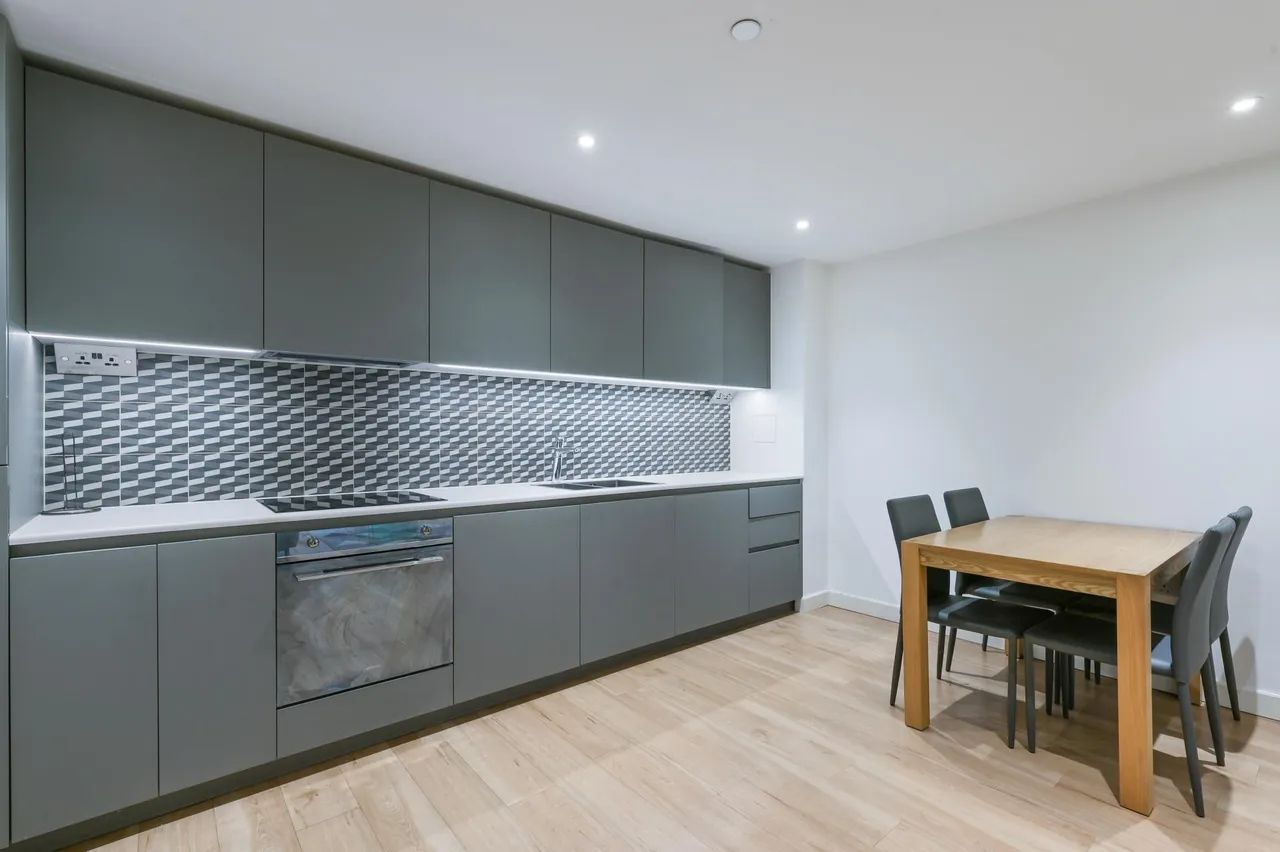 2 bed flat for sale, Celeste House, London, NW9