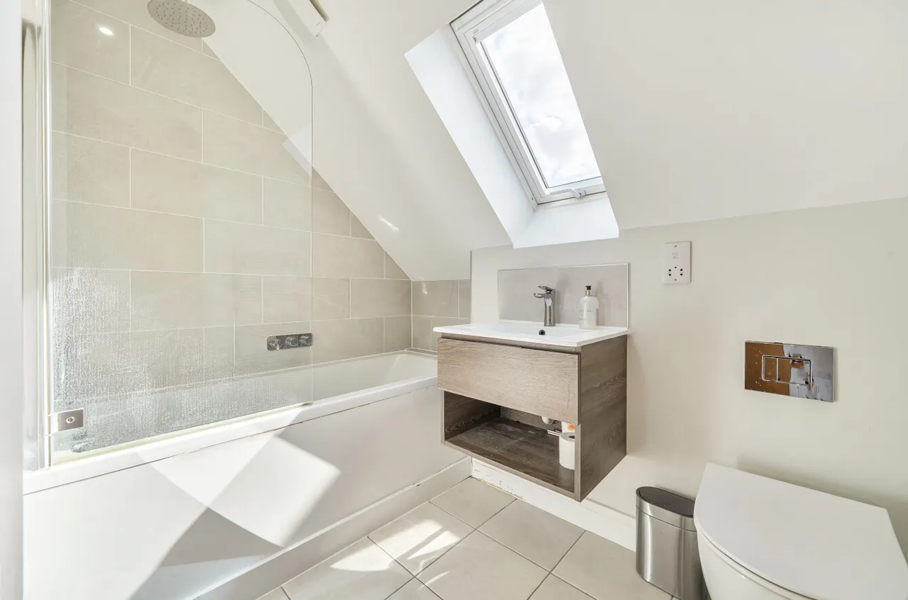 Perins Close, Alresford, SO24, photo 11