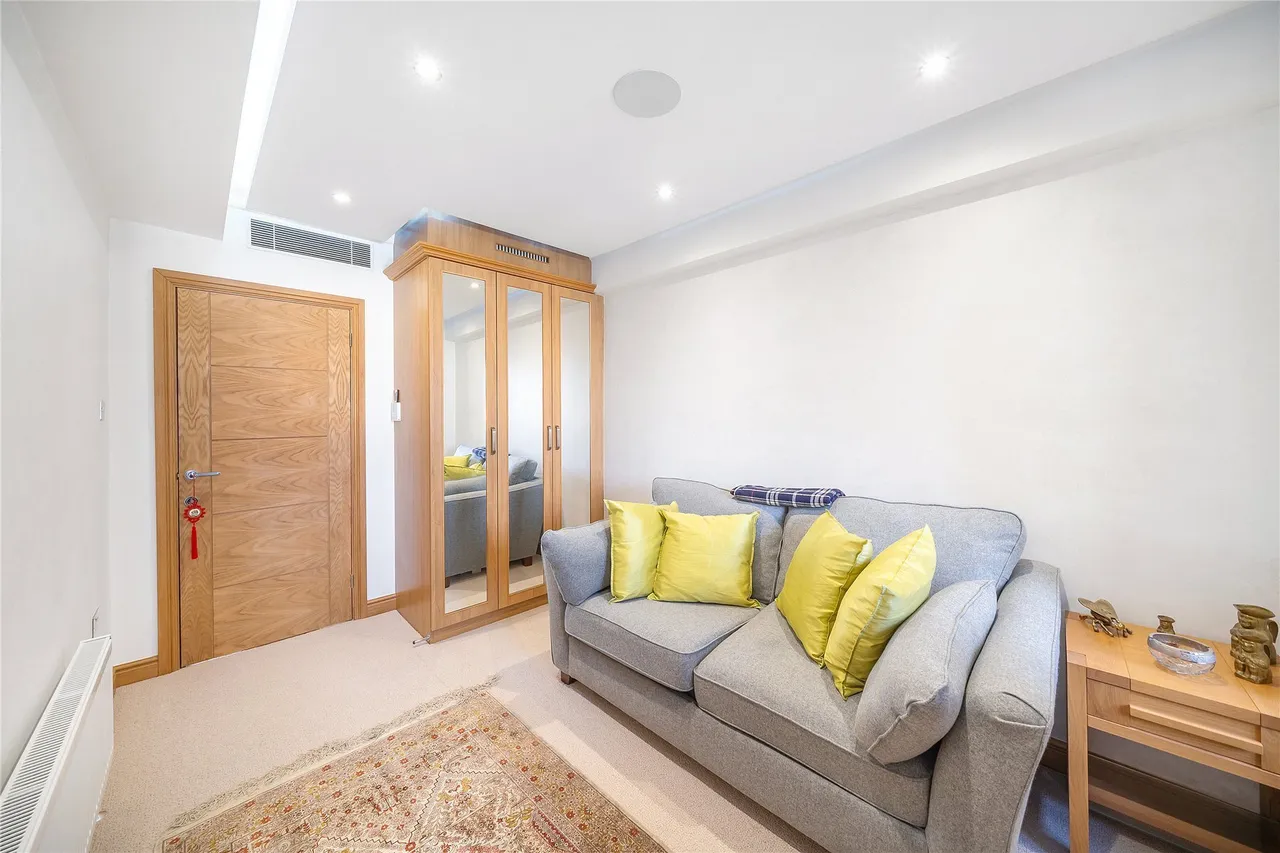 Piccadilly, Mayfair, W1J, photo 9