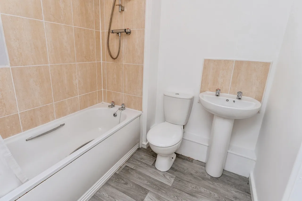 Robinson Road, Ellesmere Port, CH65, photo 9