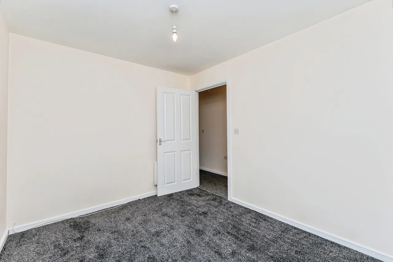 Robinson Road, Ellesmere Port, CH65, photo 8