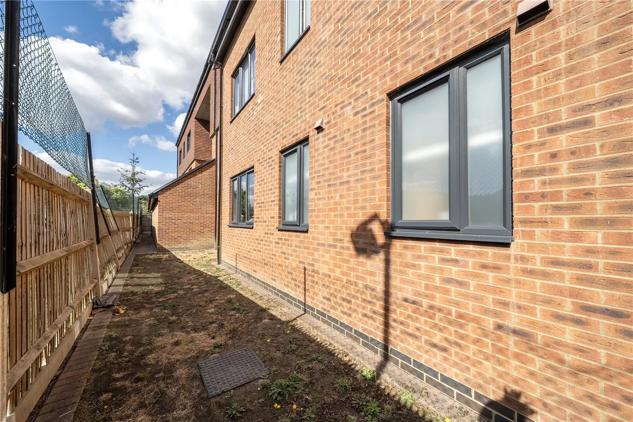 Montacute Road, New Addington, CR0, photo 25