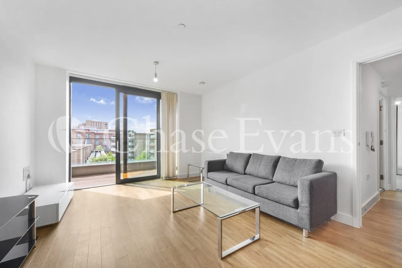 2 bed flat for sale, Agnes George Walk, Royal Docks, E16