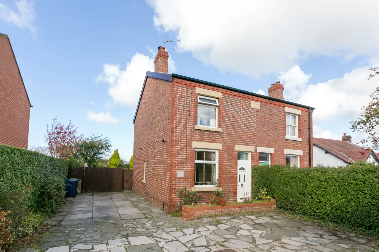 2 bed house to rent, Liverpool Road South, Burscough, L40