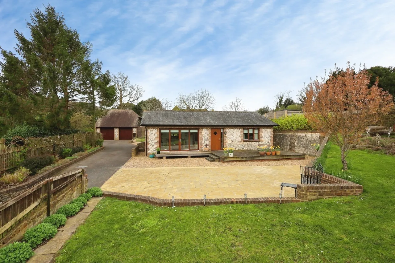 The Street, Offham, BN7, photo 2
