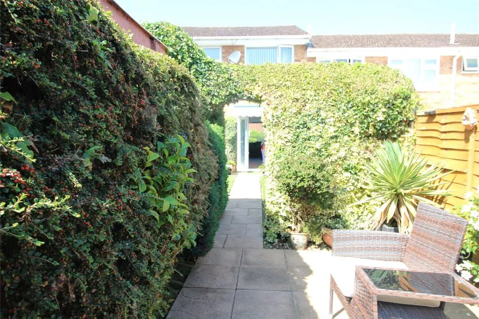 Heather Close, Kent, ME10, photo 11