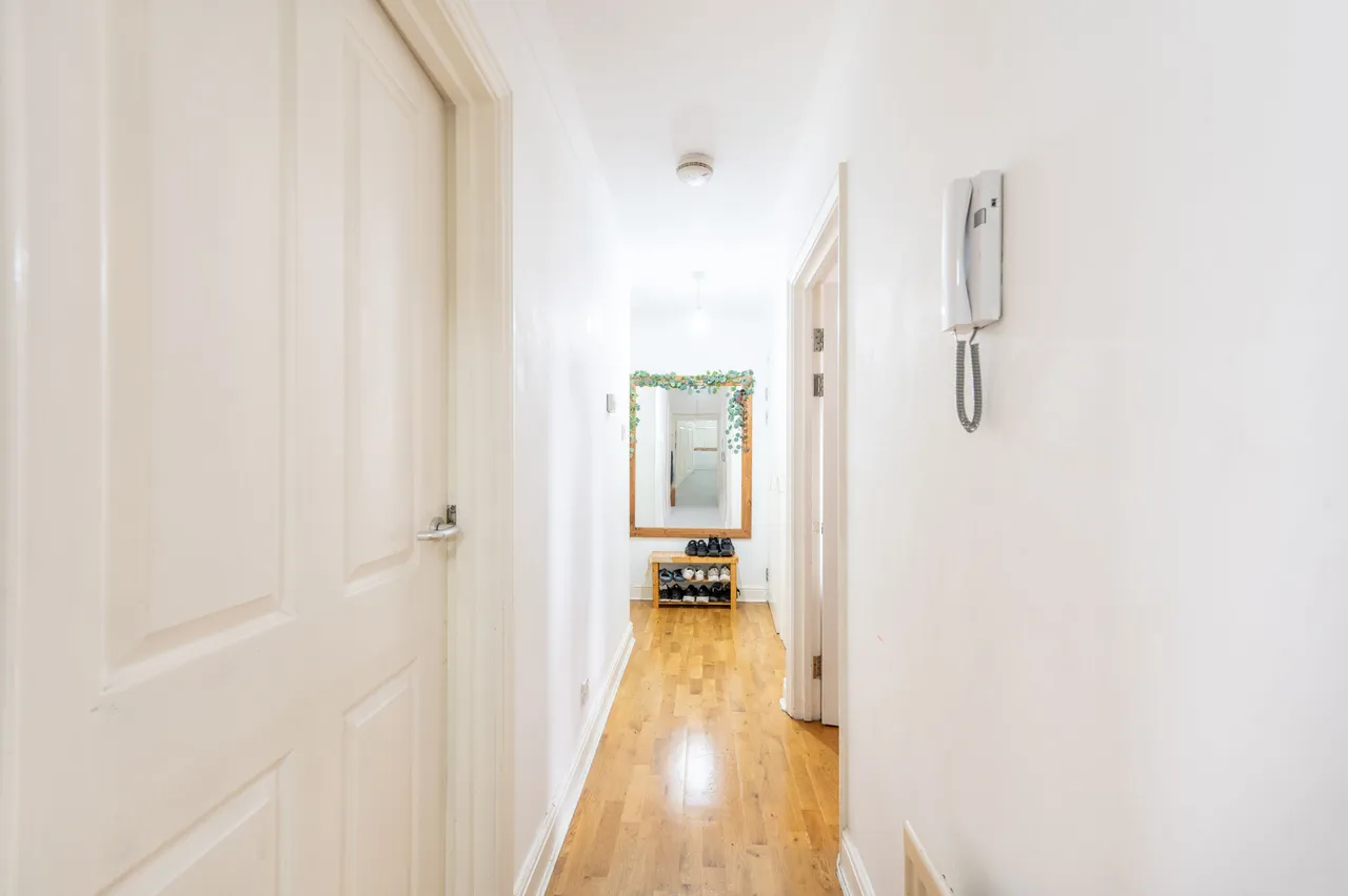 London, NW10, photo 9