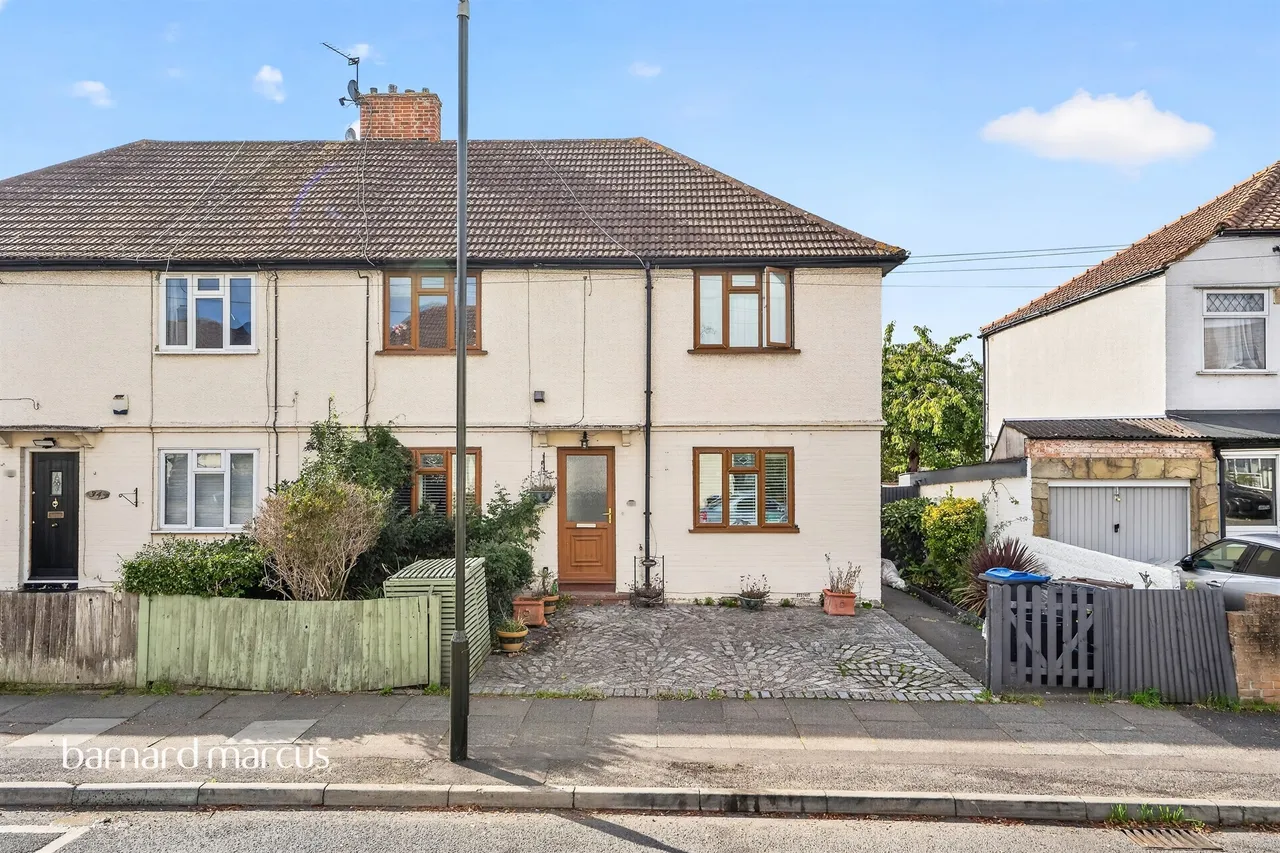 2 bed flat for sale, Woodstock Way, Mitcham, CR4