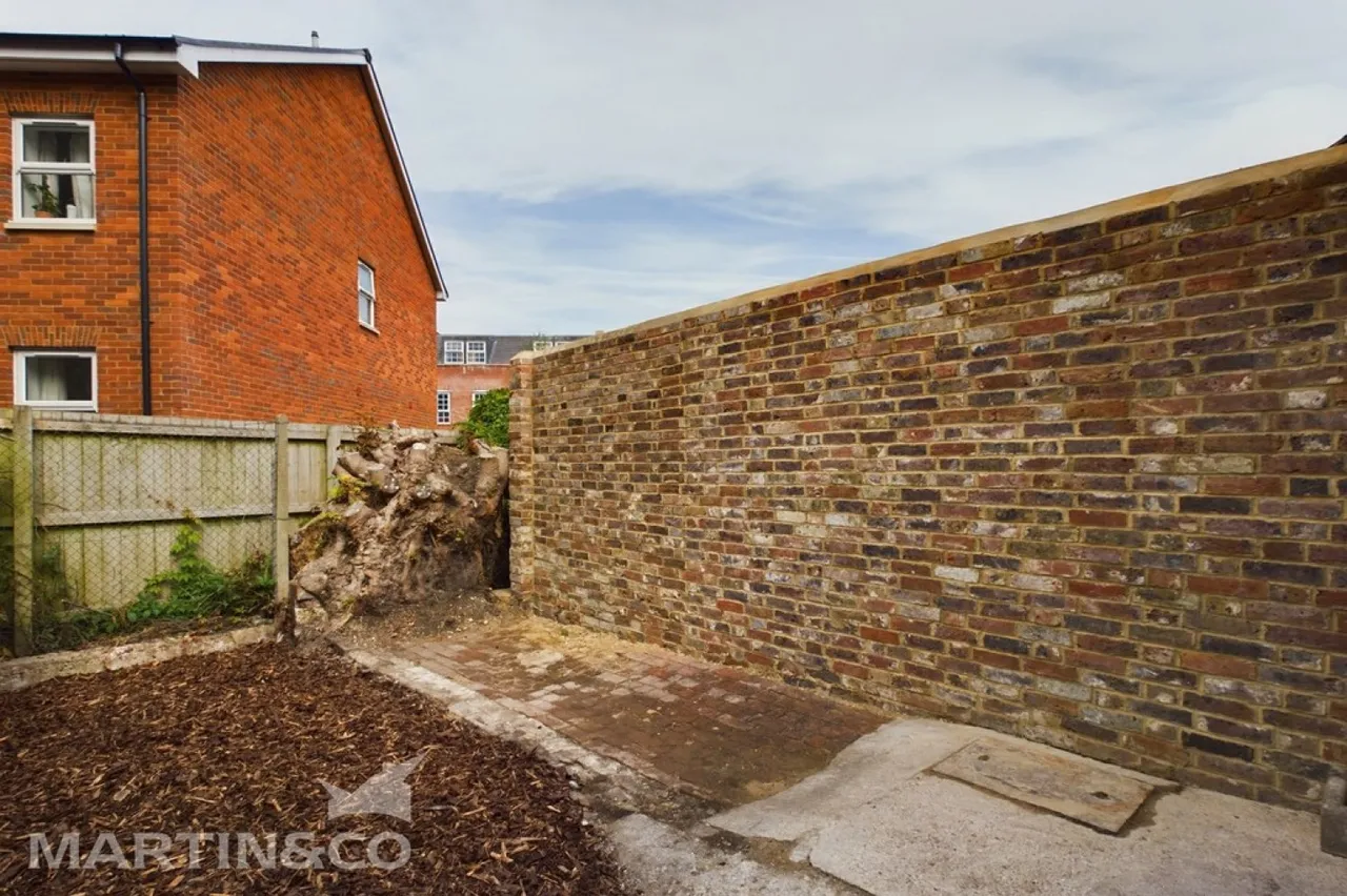 Victoria Road, TN1, photo 13