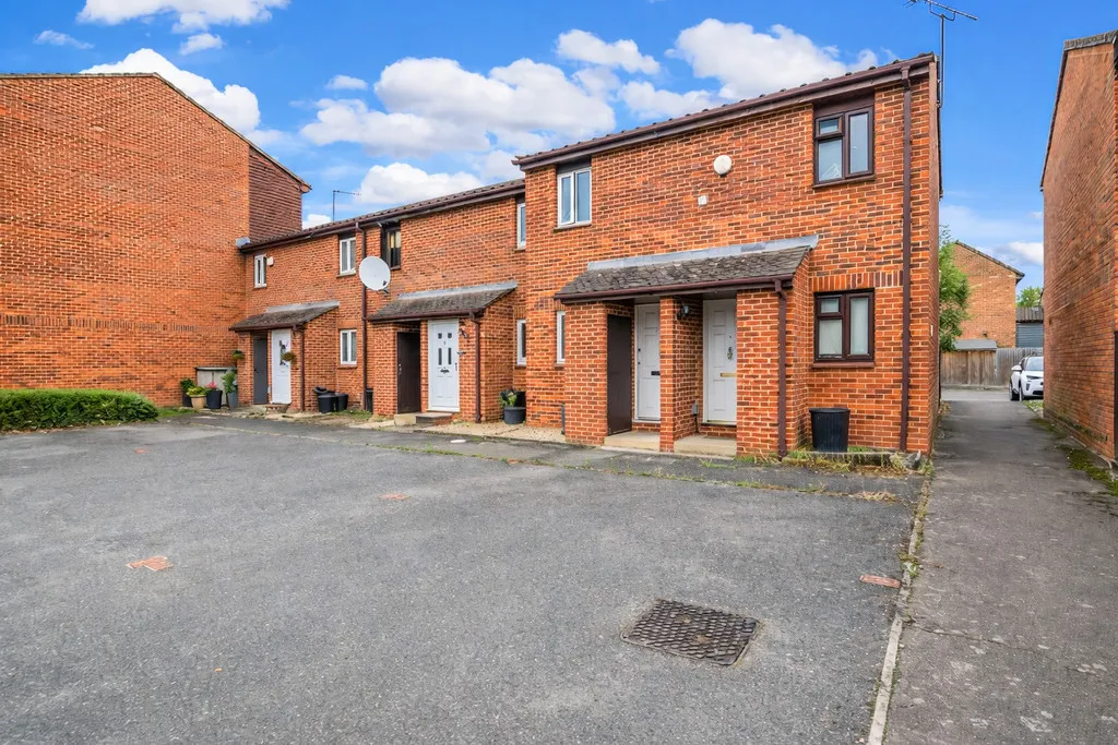 Newcourt, Hillingdon, UB8, photo 11