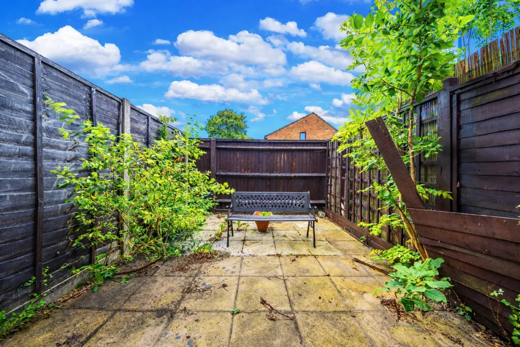 Newcourt, Hillingdon, UB8, photo 9