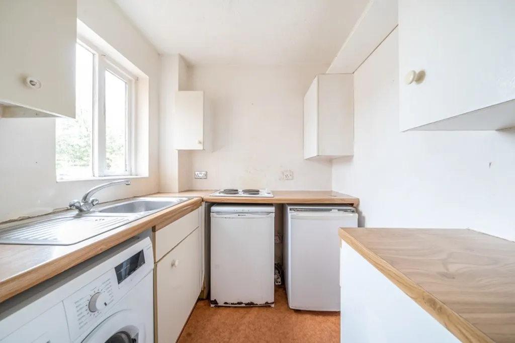 Newcourt, Hillingdon, UB8, photo 15