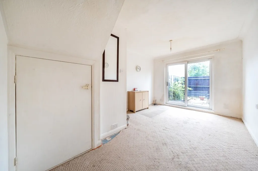 Newcourt, Hillingdon, UB8, photo 4