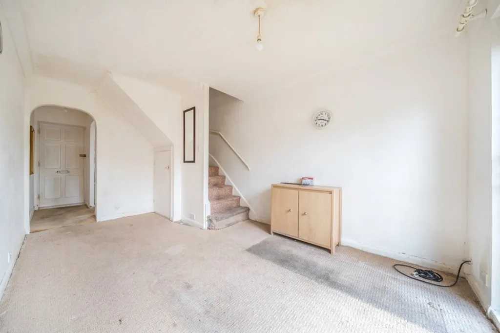 Newcourt, Hillingdon, UB8, photo 3
