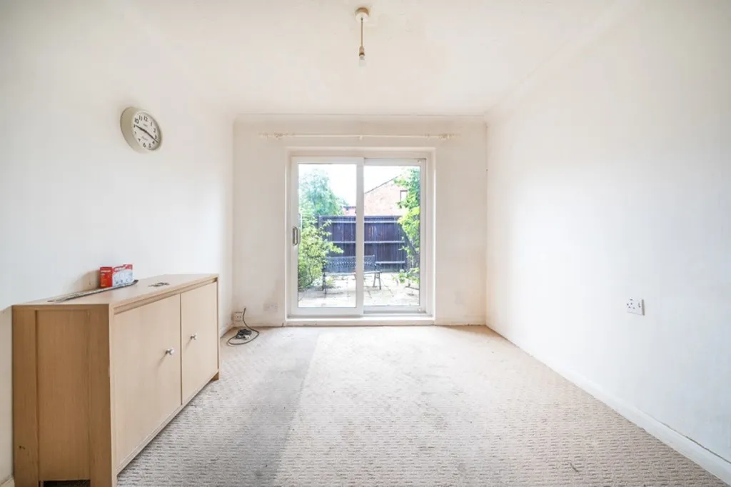 Newcourt, Hillingdon, UB8, photo 2