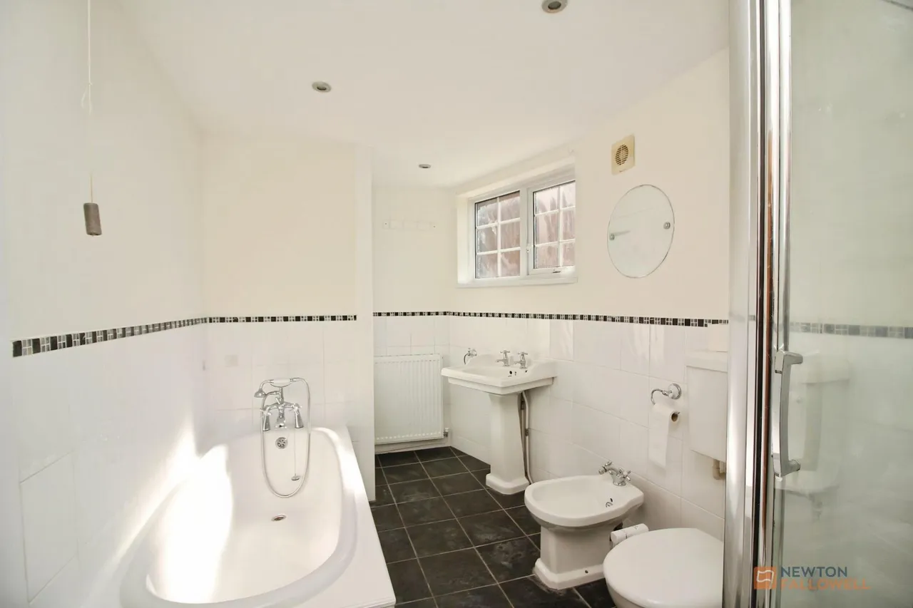 High Street, Syston, LE7, photo 22