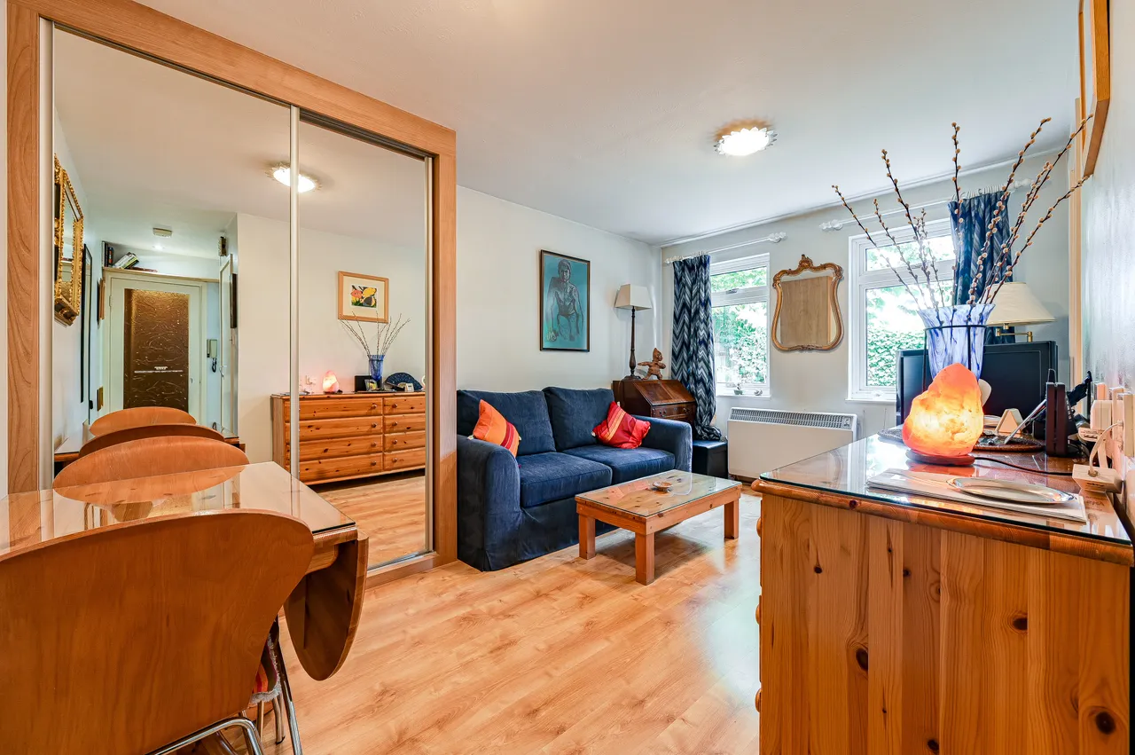27c Westcott Road, London, photo 2