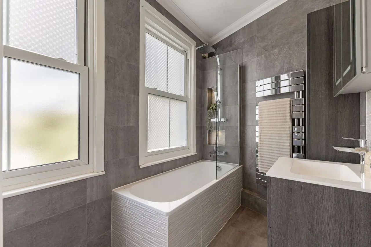 Putney Bridge Road, Putney, London, SW15 2NY, photo 12