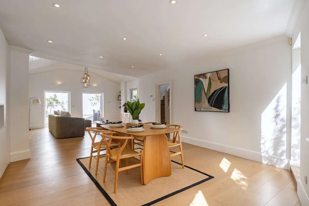 Putney Bridge Road, Putney, London, SW15 2NY, photo 5