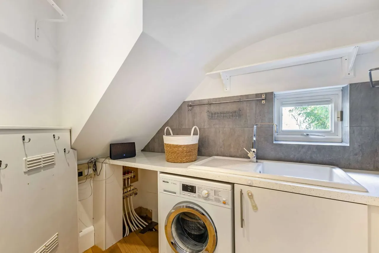 Putney Bridge Road, Putney, London, SW15 2NY, photo 7