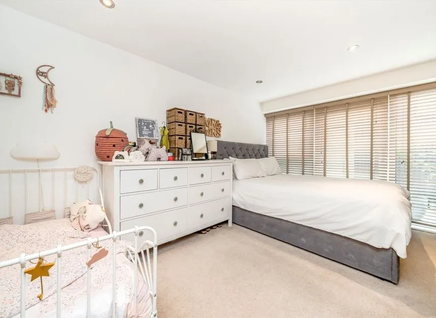 Fraser Road, Perivale, UB6, photo 4