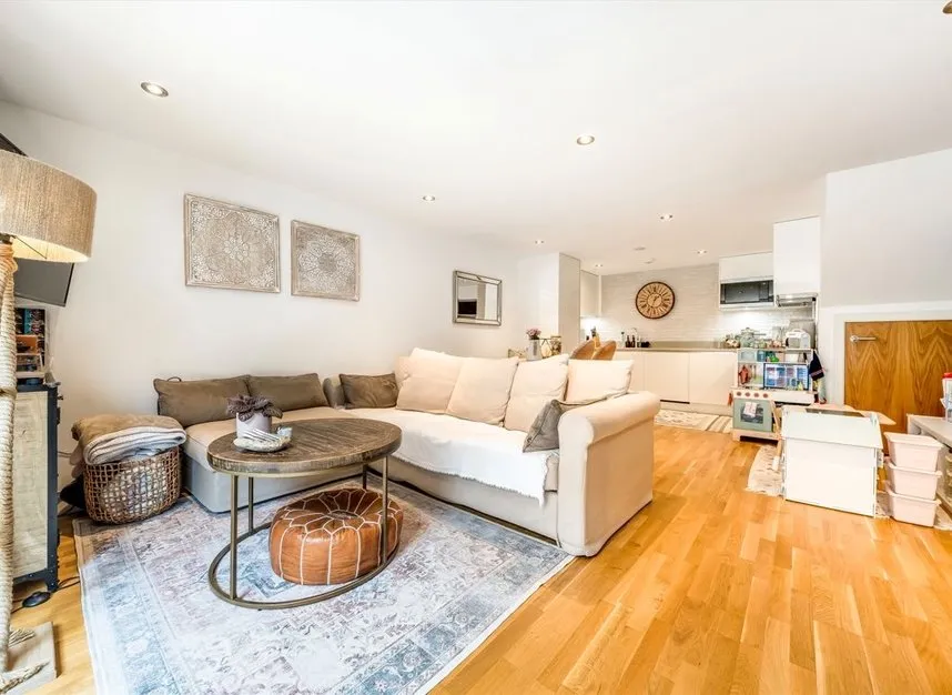 Fraser Road, Perivale, UB6, photo 2