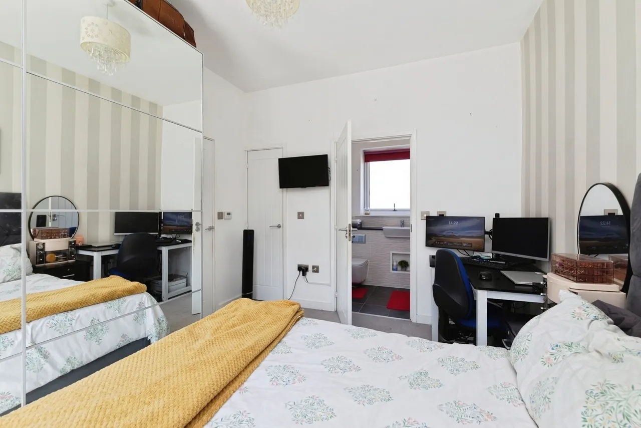 Marine Crescent, ILFORD, Essex, IG6, photo 8